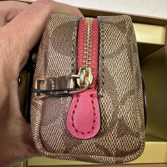 Coach Mini Cosmetic Case Gift Set w/ Patches + Charms (NEW in Box) - Picture 4 of 8